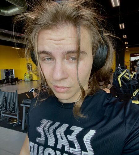 Attore | 189 cm | fisico atletico | Viso delicato