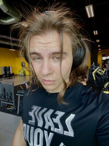 Attore | 189 cm | fisico atletico | Viso delicato