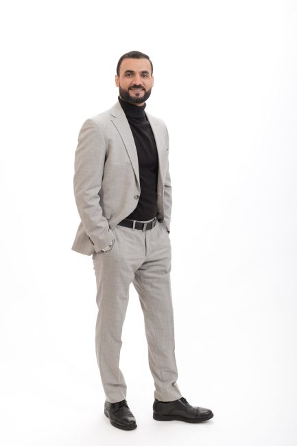 Mahmoud-Sultan-figura-intera